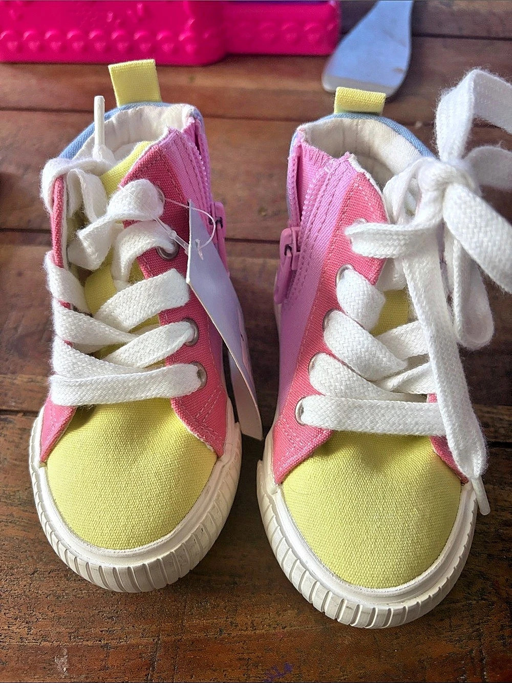 Target Cat & Jack sneakers Color Block Sneakers Pink & Yellow Size 5 NWT